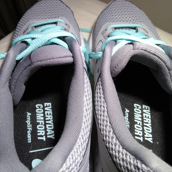 ASICS Ladies Size 6.5 - Picture 3 of 6